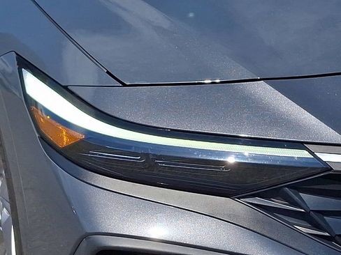 Used 2024 Hyundai Elantra SE FWD image 10