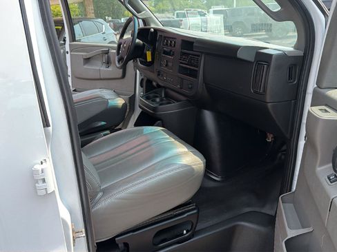 Used 2022 Chevrolet Express 2500 LS RWD image 20