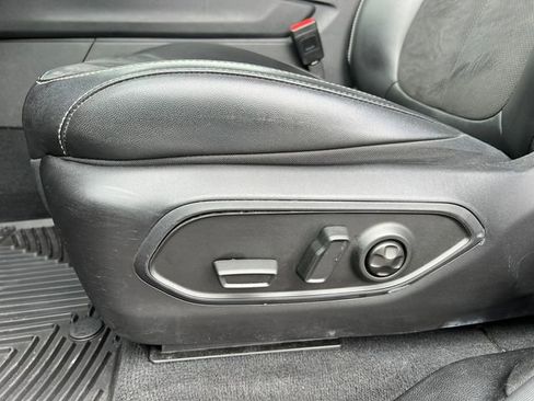 Used 2024 Jeep Grand Cherokee Altitude AWD/4WD image 11