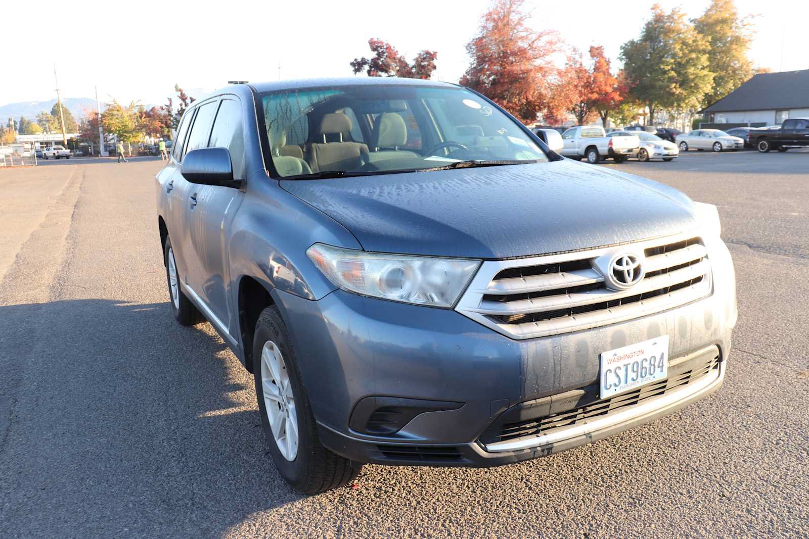 Used 2013 Toyota Highlander FWD w/ Cold Weather Pkg image 3