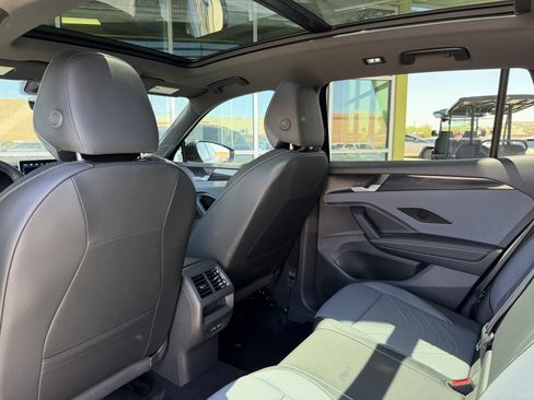 Used 2025 Volkswagen Tiguan SE R-Line AWD/4WD image 34