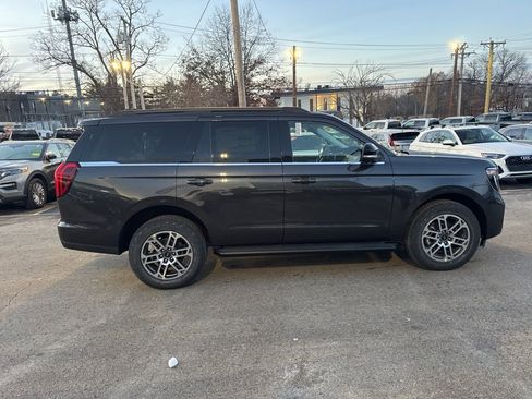 New 2025 Ford Expedition Active image 4