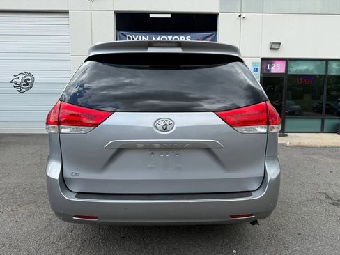 Used 2012 Toyota Sienna LE FWD image 13