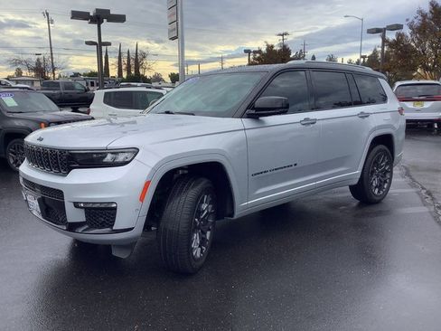 Used 2023 Jeep Grand Cherokee L Summit w/ Advanced Protech Group IV image 5