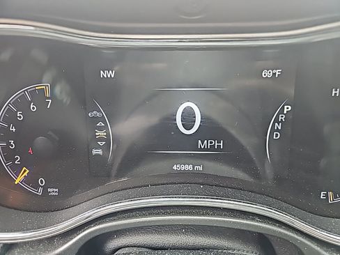 Used 2021 Jeep Grand Cherokee Laredo X AWD/4WD image 11