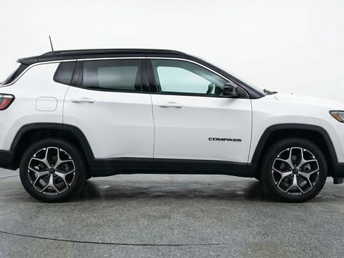 Used 2025 Jeep Compass Limited AWD/4WD image 11