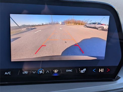 New 2026 Chevrolet Traverse LT image 23