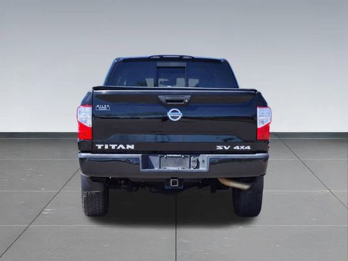 Used 2018 Nissan Titan SV w/ SV Convenience Package AWD/4WD image 9