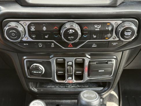 Used 2022 Jeep Wrangler Unlimited Sahara w/ Cold Weather Group AWD/4WD image 27