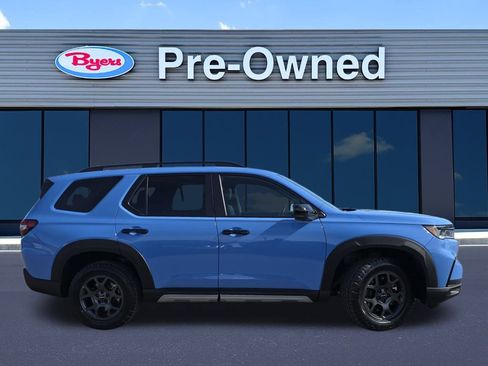 Used 2023 Honda Pilot TrailSport image 8