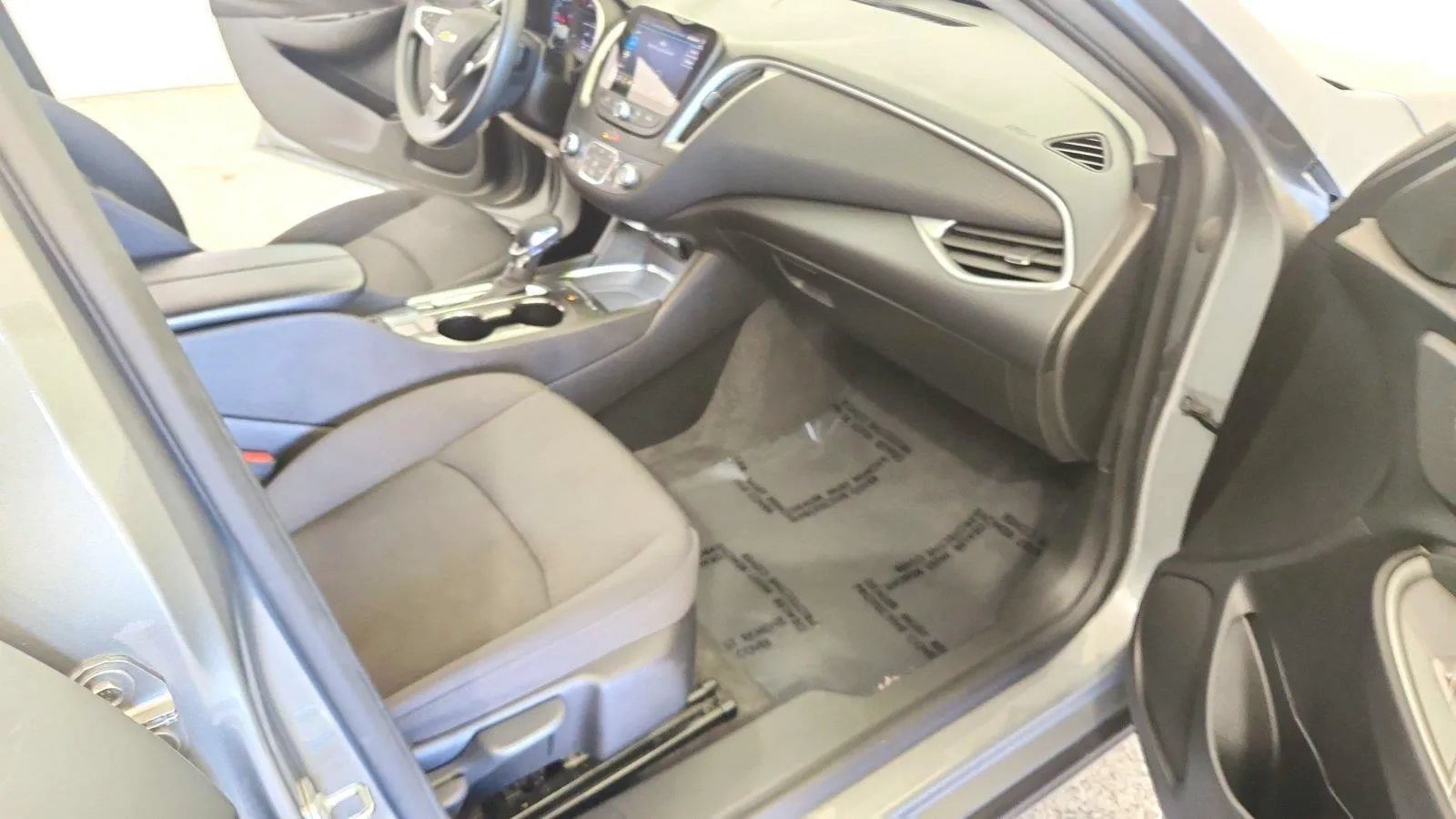 Used 2025 Chevrolet Malibu LT FWD image 28