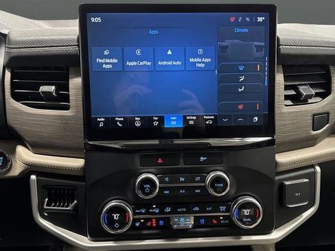 Used 2023 Ford Expedition Max Limited image 9
