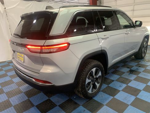 Used 2024 Jeep Grand Cherokee Limited 4xe image 6