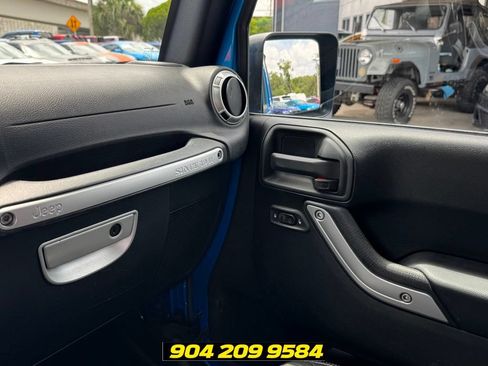 Used 2016 Jeep Wrangler Unlimited Sahara w/ Dual Top Group AWD/4WD image 18
