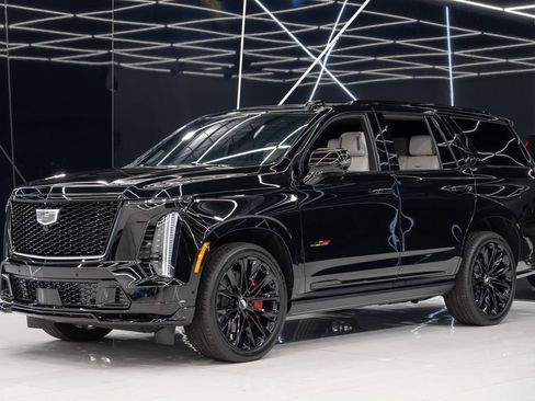 Used 2026 Cadillac Escalade V w/ LPO, ONYX Package image 3