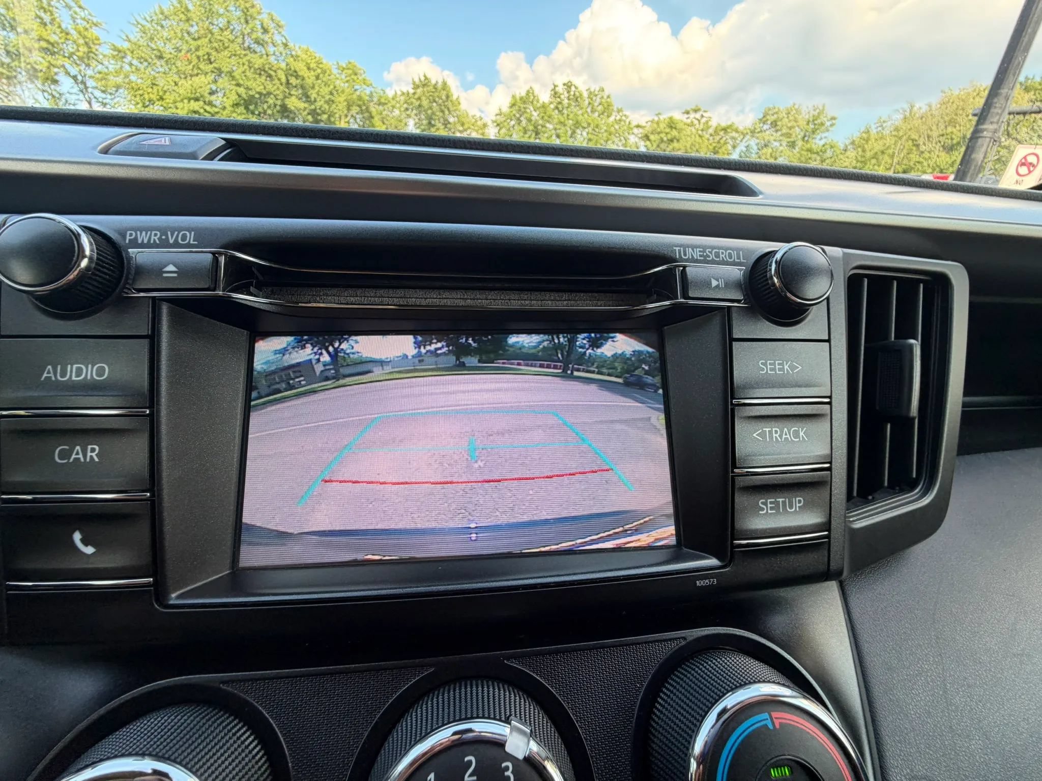 Used 2018 Toyota RAV4 LE w/ All Weather Liner Package AWD/4WD image 28