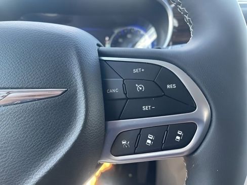 Used 2022 Chrysler Pacifica Limited image 20