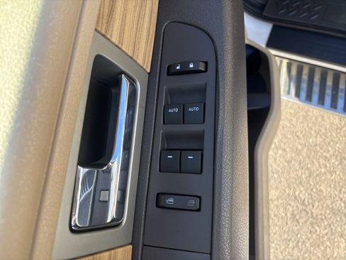 Used 2011 Ford F150 Lariat w/ Lariat Chrome Pkg image 11