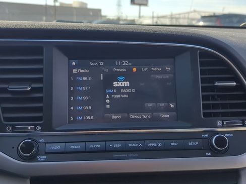 Used 2017 Hyundai Elantra SE image 12