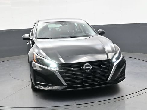Used 2024 Nissan Altima 2.5 SV FWD image 13
