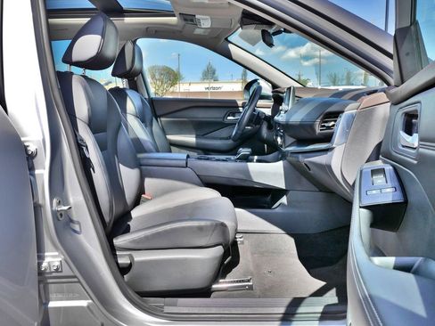 Used 2023 Nissan Rogue SV w/ SV Premium B Package image 12