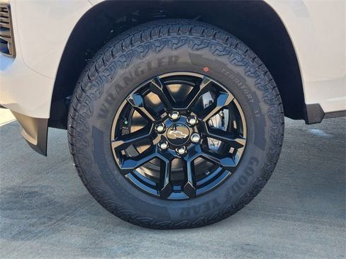 New 2025 Chevrolet Colorado Z71 w/ Midnight Edition image 9