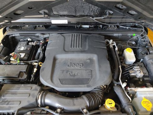 Used 2018 Jeep Wrangler Unlimited Sport S AWD/4WD image 30