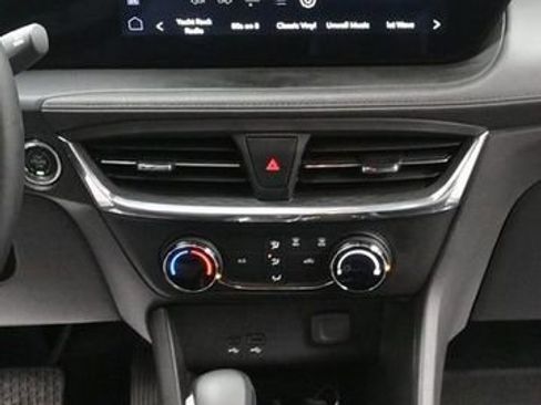 Used 2025 Buick Encore GX Preferred image 23