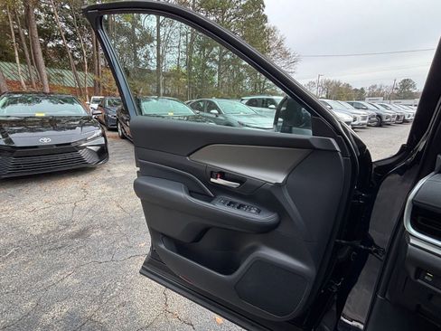 Used 2025 Toyota Grand Highlander XLE image 20