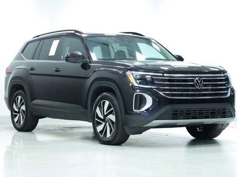 Used 2025 Volkswagen Atlas SE FWD image 3