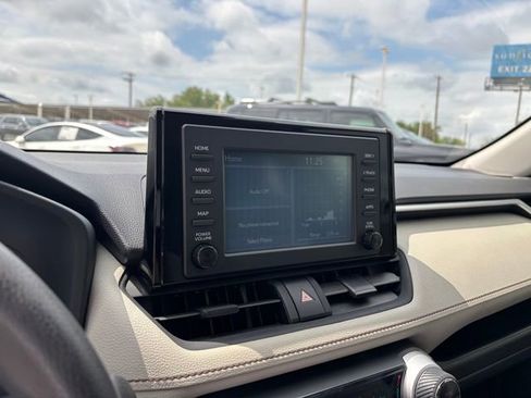 Used 2019 Toyota RAV4 XLE FWD image 23