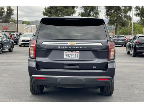 Used 2022 Chevrolet Suburban LT w/ Luxury Package image 5