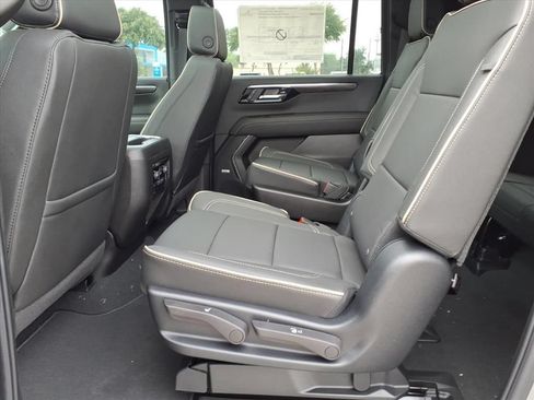New 2026 Chevrolet Suburban Premier w/ Sun And Tow Package AWD/4WD image 19