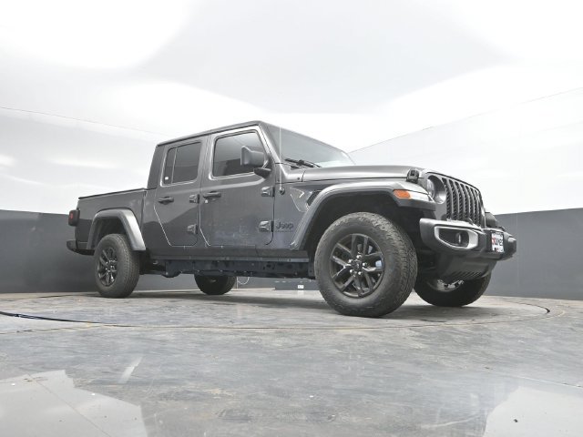 Used 2023 Jeep Gladiator Sport AWD/4WD image 46