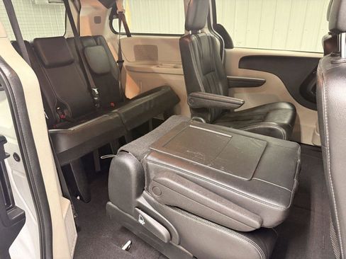 Used 2017 Dodge Grand Caravan SXT image 34