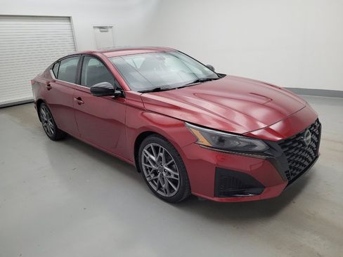 Used 2023 Nissan Altima 2.0 SR FWD image 11