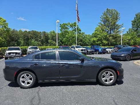 Used 2019 Dodge Charger SXT w/ Leather Interior Group RWD image 7