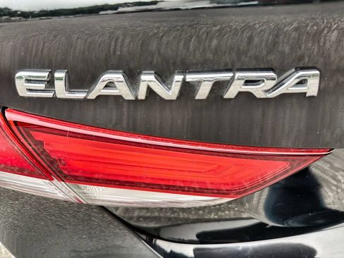 Used 2015 Hyundai Elantra Sedan FWD image 15