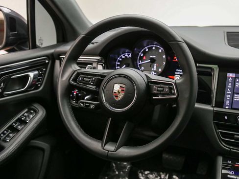 Certified 2025 Porsche Macan S AWD/4WD image 18