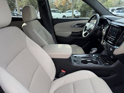 Used 2023 Chevrolet Traverse LS image 11