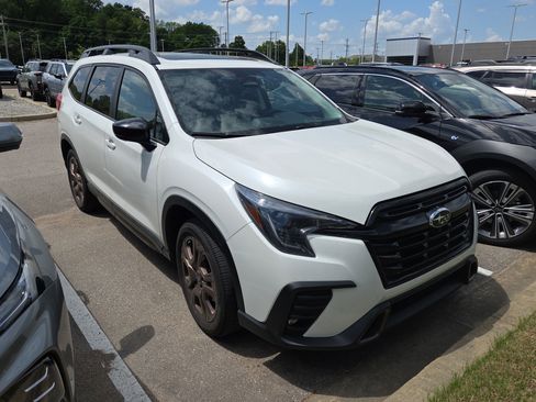 Used 2025 Subaru Ascent Bronze Edition w/ Popular Package #2 AWD/4WD image 2