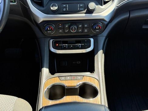 Used 2022 GMC Acadia SLE FWD image 15