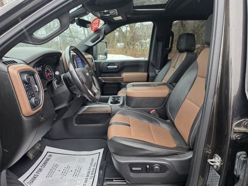 Used 2020 Chevrolet Silverado 2500 High Country w/ Technology Package image 16