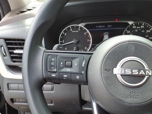 Used 2023 Nissan Rogue SV AWD/4WD image 11