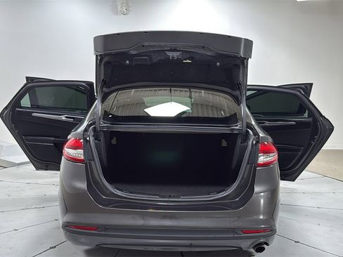 Used 2017 Ford Fusion SE image 16