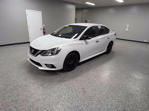 Used 2017 Nissan Sentra SR w/ SR Midnight Edition FWD image 7
