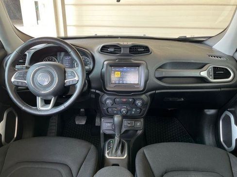 Used 2018 Jeep Renegade Latitude w/ Cold Weather Group AWD/4WD image 14