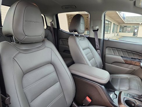 Used 2022 GMC Canyon Denali image 32