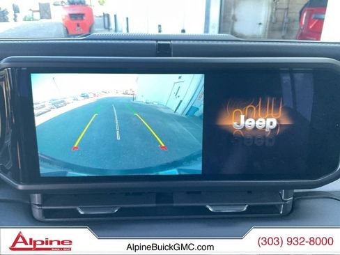 Used 2025 Jeep Wrangler Unlimited Sahara AWD/4WD image 17
