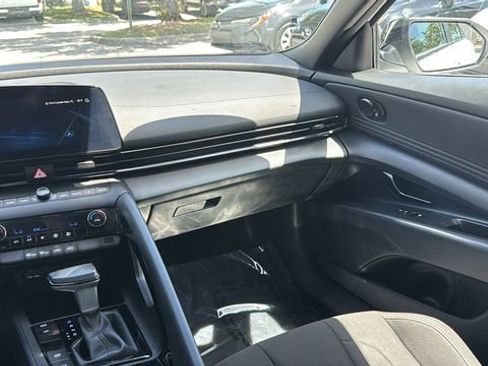 Used 2025 Hyundai Elantra SEL FWD image 14